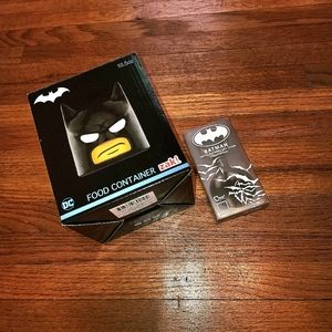 Batman Bundle - food storage container + dark knight bat mobile keychain…